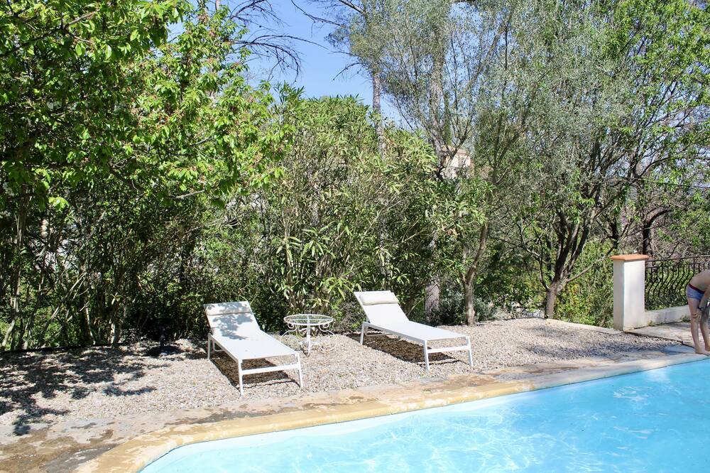 Photo of Outdoor in Peypin