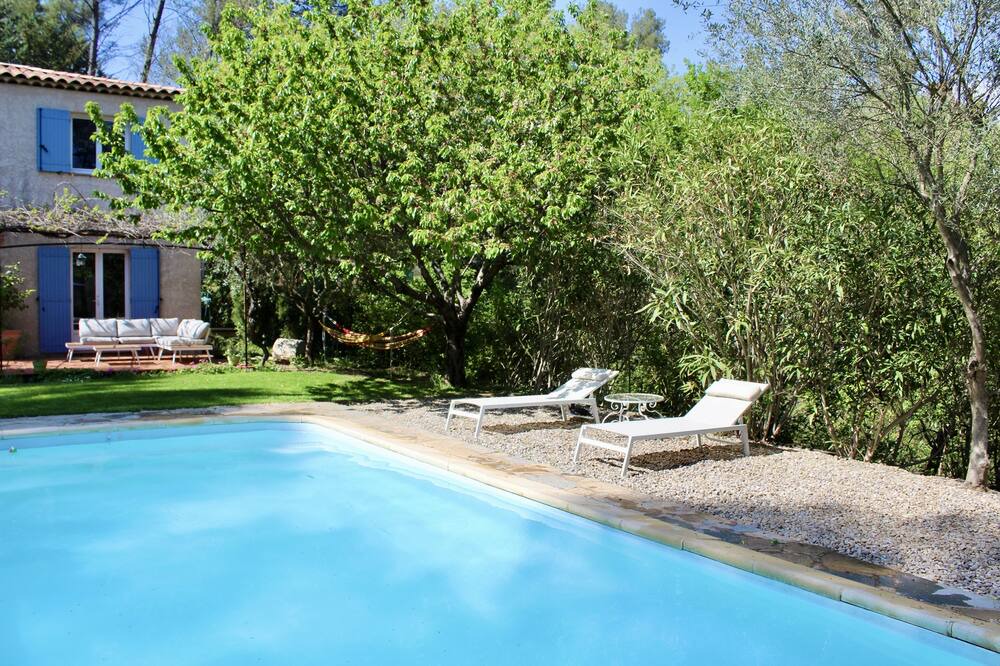 Photo of Outdoor in Peypin