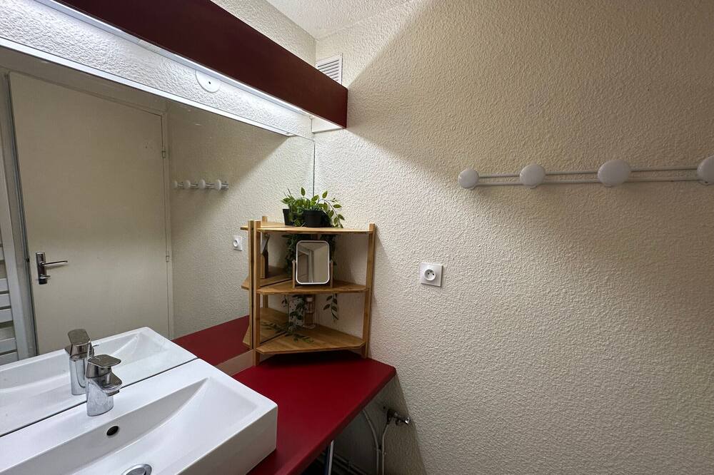 Photo of Bathroom in Port-Vendres