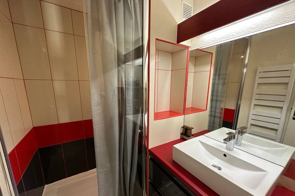 Photo of Bathroom in Port-Vendres