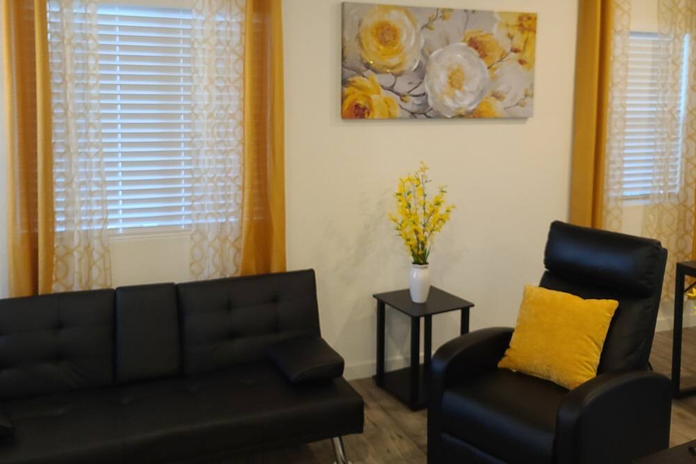 Photo of Livingroom in Roseville
