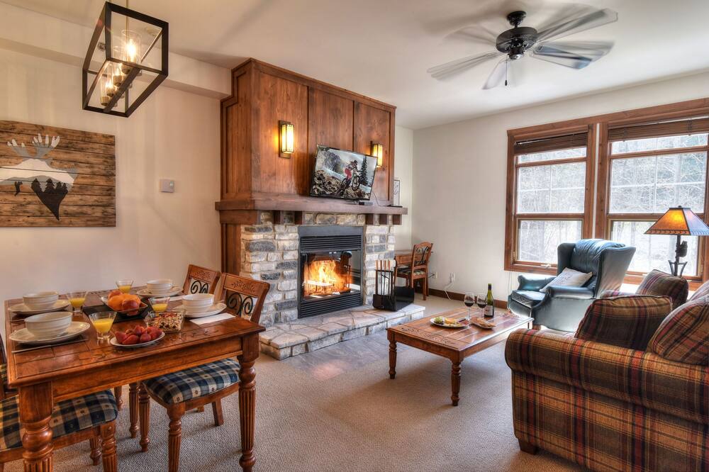 Photo of Livingroom in Tremblant-Les-Eaux