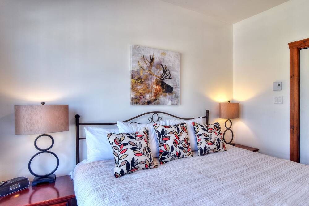 Photo of Bedroom in Tremblant-Les-Eaux