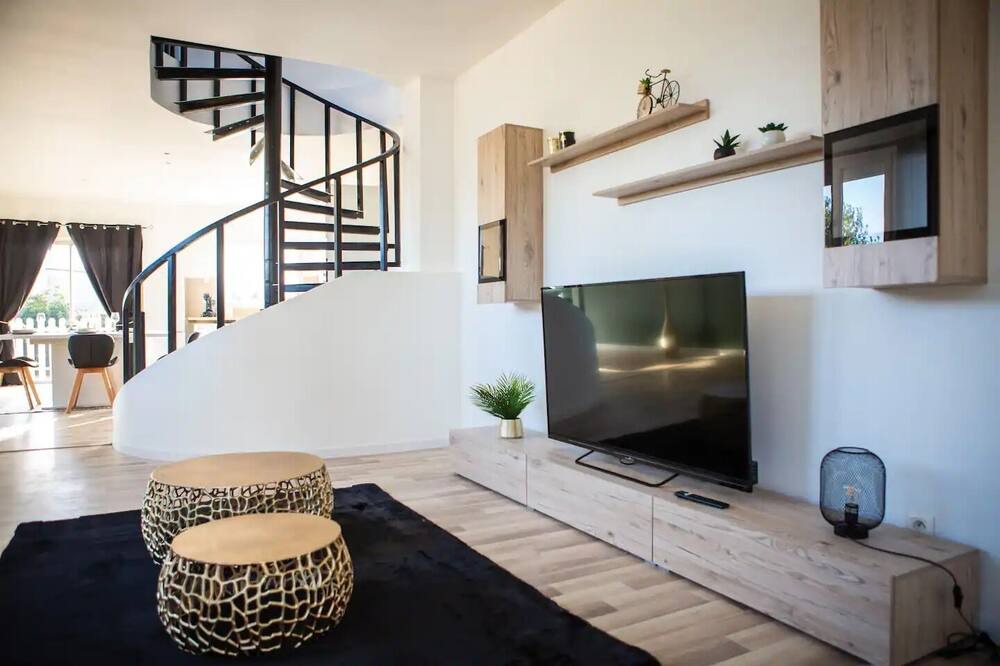 Photo of Livingroom in Miroir - Batignolles