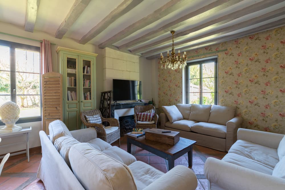 Photo of Livingroom in Thilouze