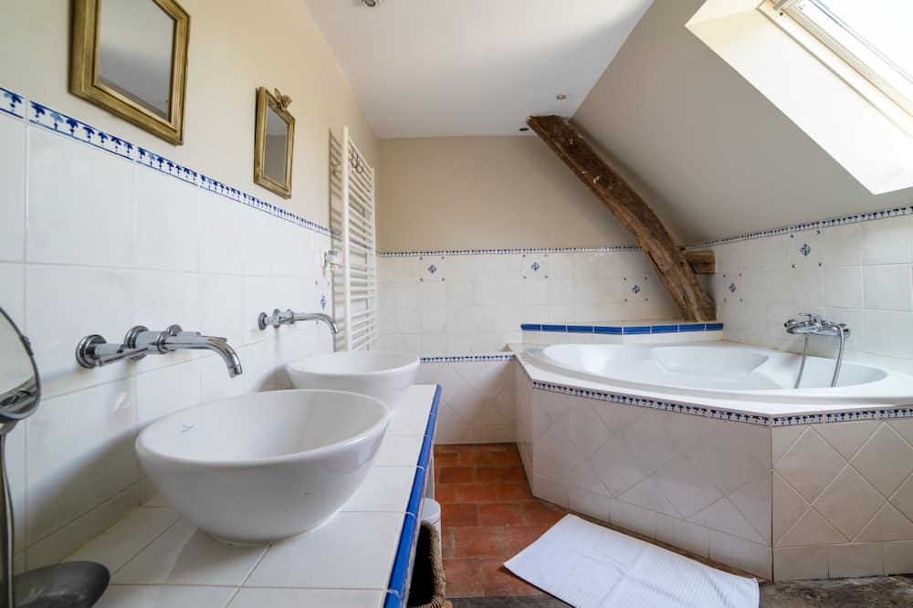 Photo of Bathroom in Thilouze