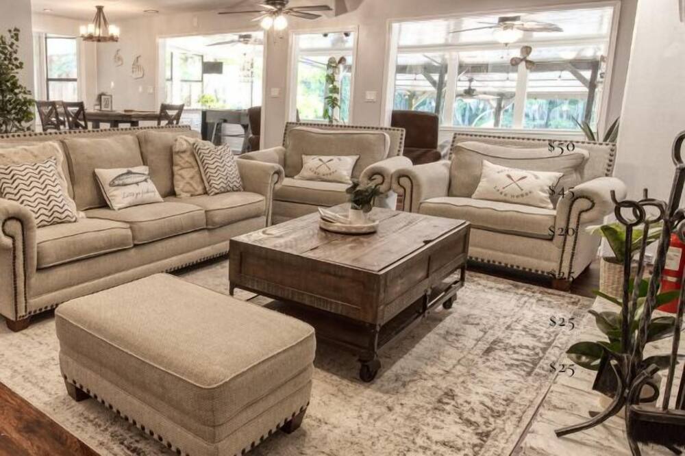 Photo of Livingroom in Jefferson