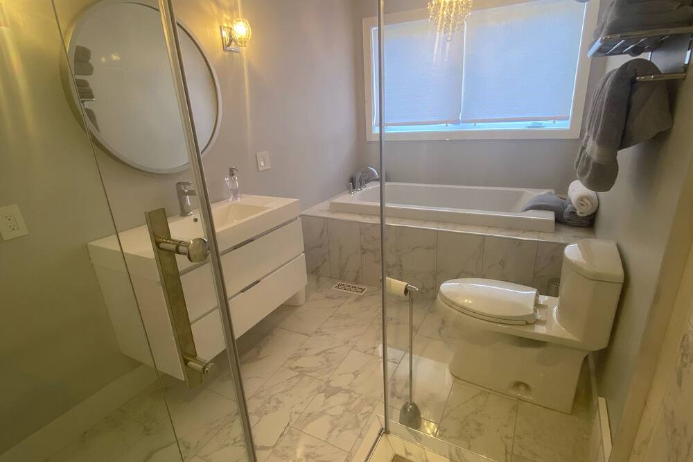 Photo of Bathroom in Plaisance