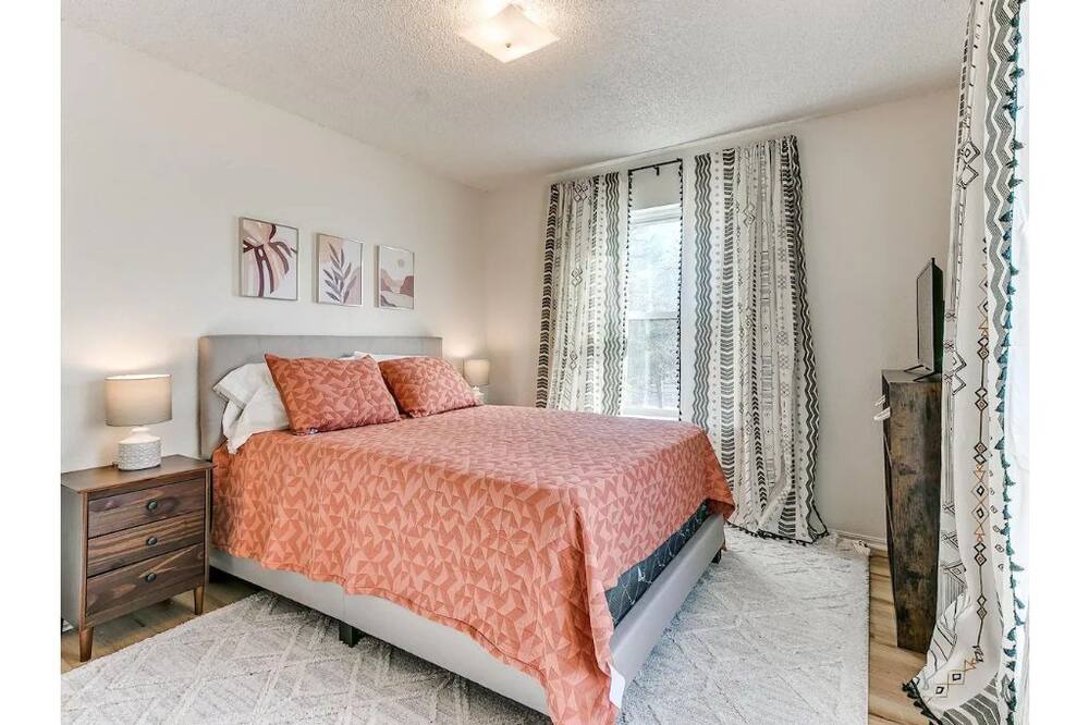 Photo of Bedroom in Broken Arrow
