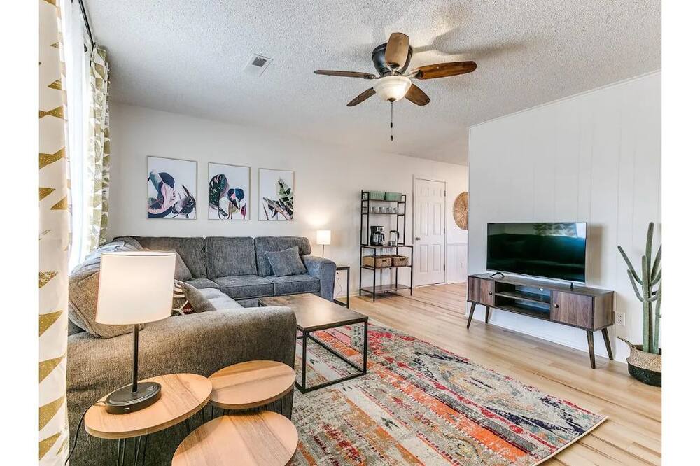 Photo of Livingroom in Broken Arrow