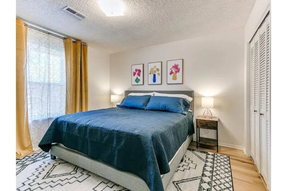 Photo of Bedroom in Broken Arrow