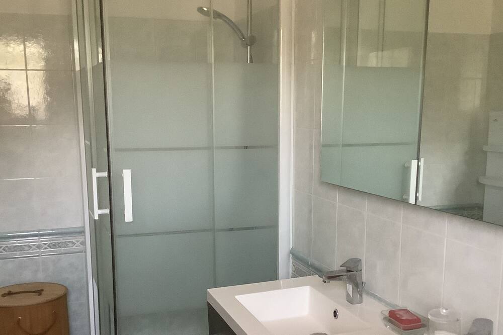 Photo of Bathroom in Saint-Paulet-de-Caisson