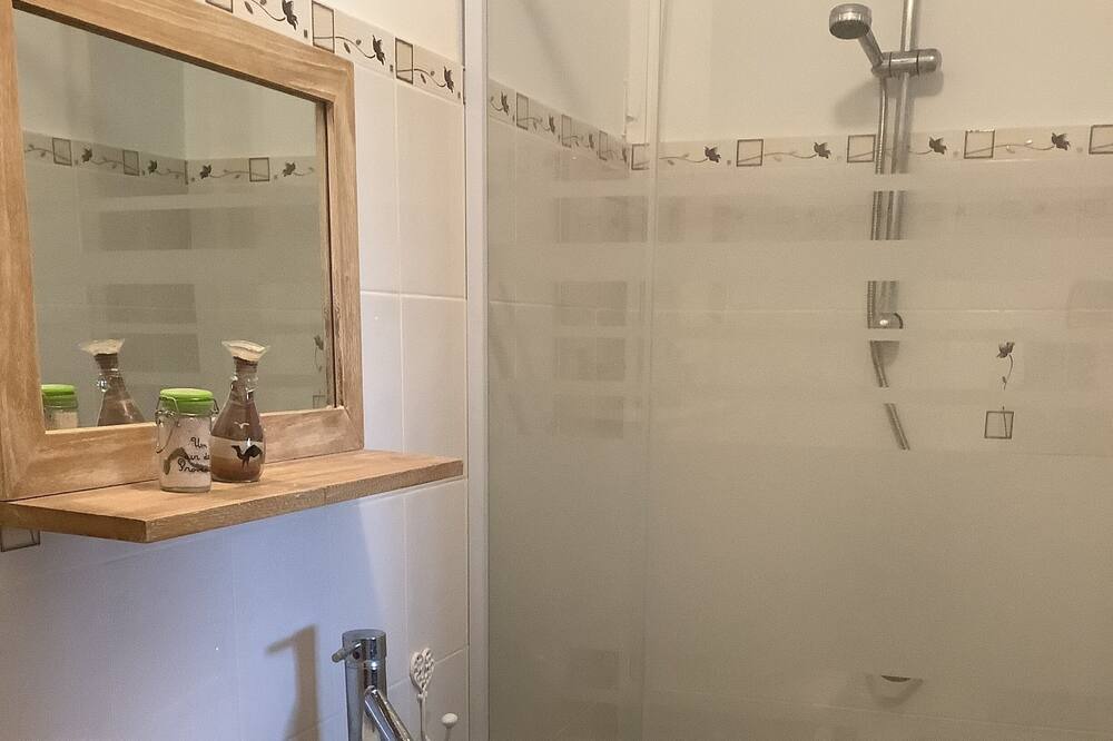 Photo of Bathroom in Saint-Paulet-de-Caisson