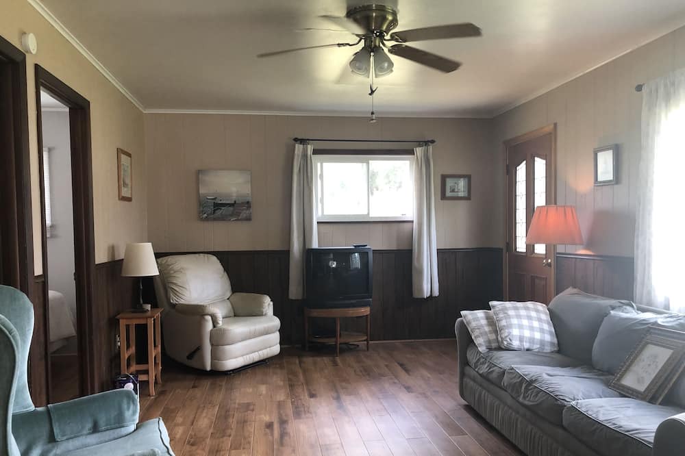 Photo of Bedroom in Harbor Beach