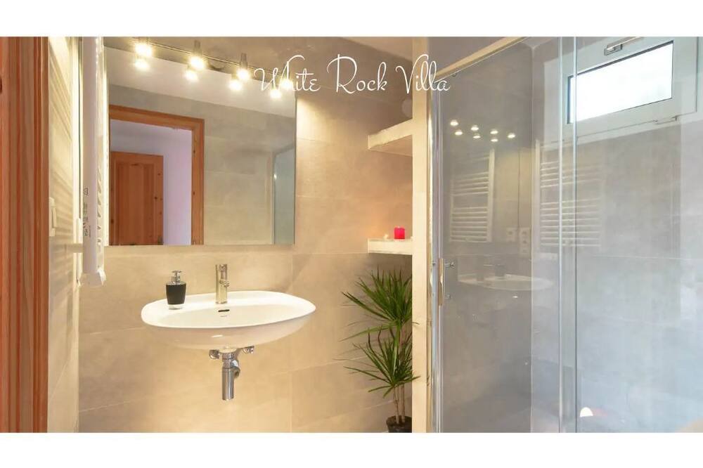 Photo of Bathroom in Colera