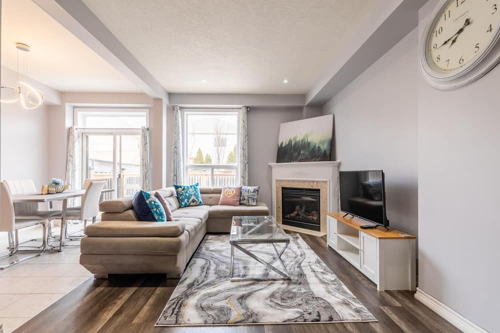 Photo of Livingroom in Stoney Creek