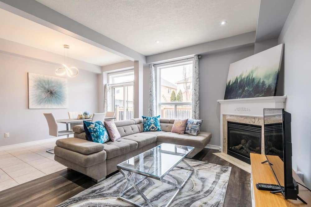 Photo of Livingroom in Stoney Creek