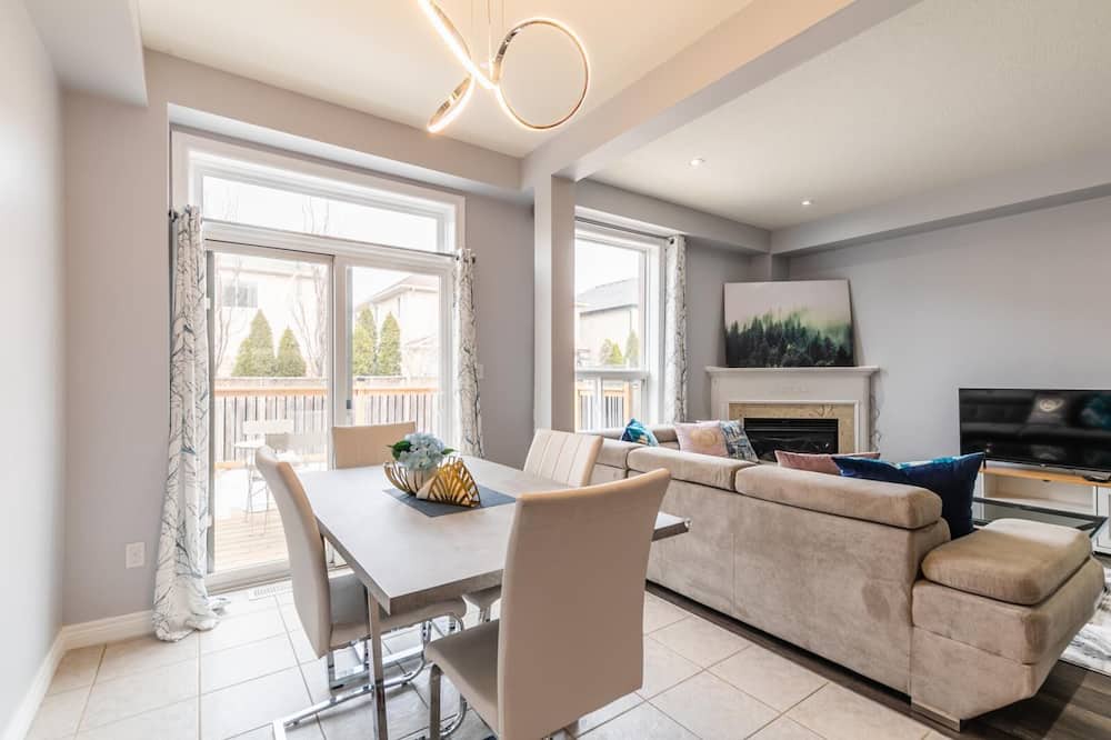 Photo of Livingroom in Stoney Creek