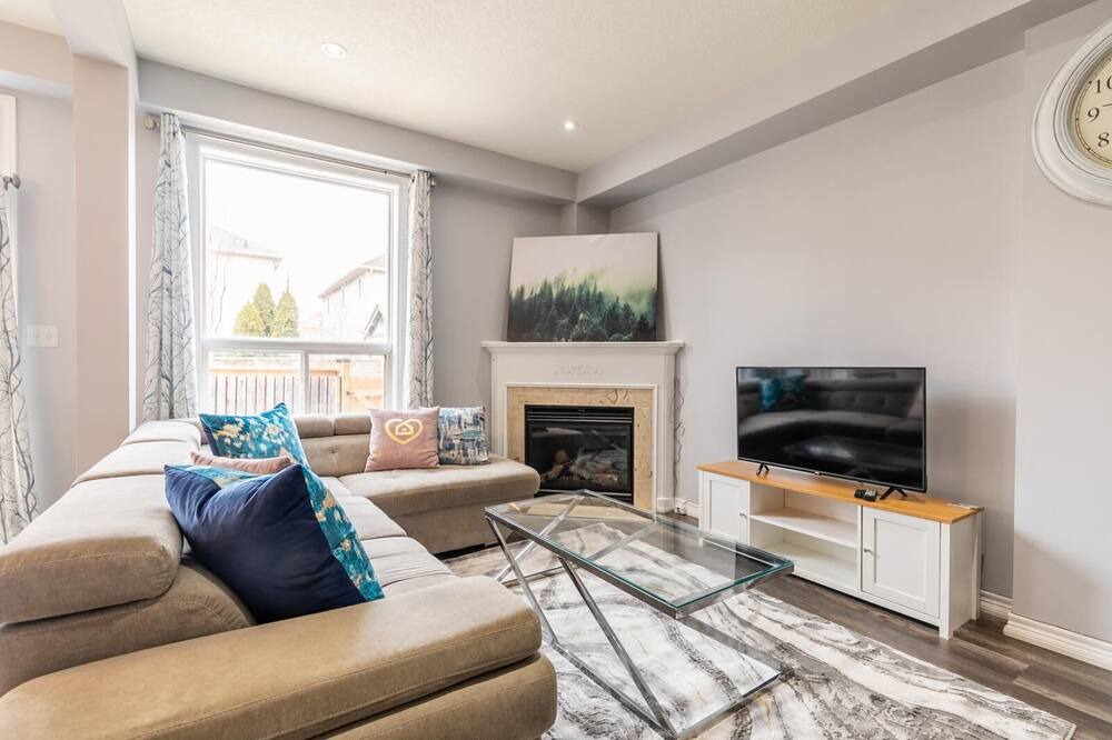 Photo of Livingroom in Stoney Creek