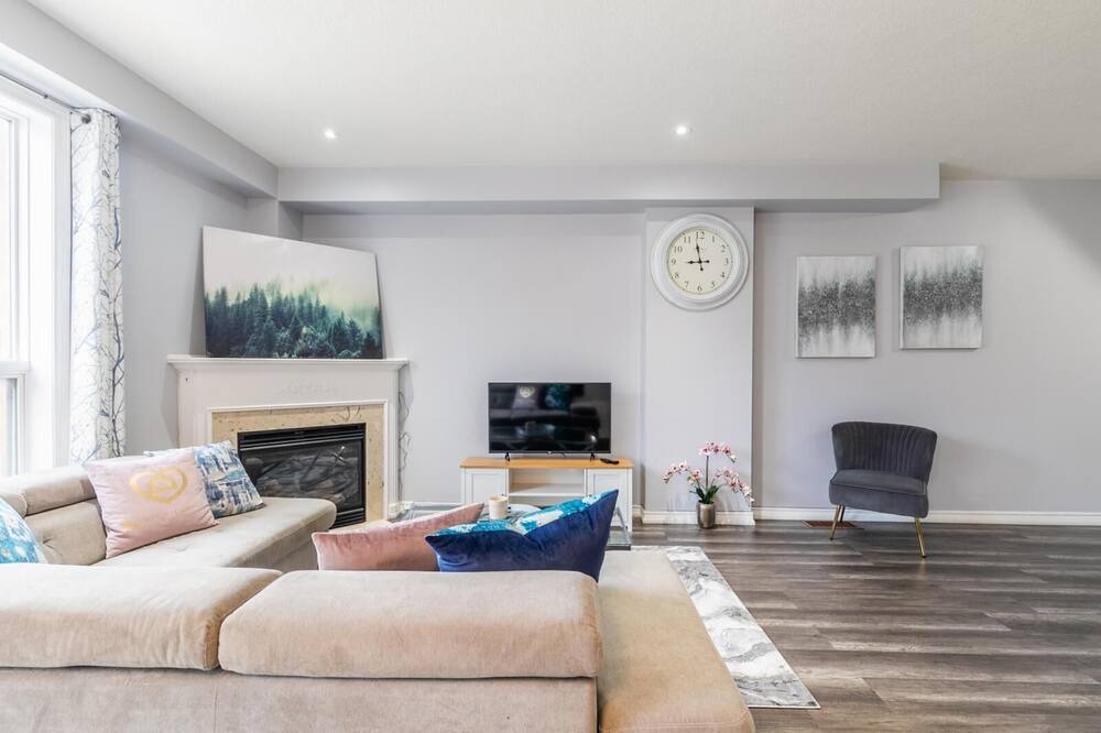 Photo of Livingroom in Stoney Creek