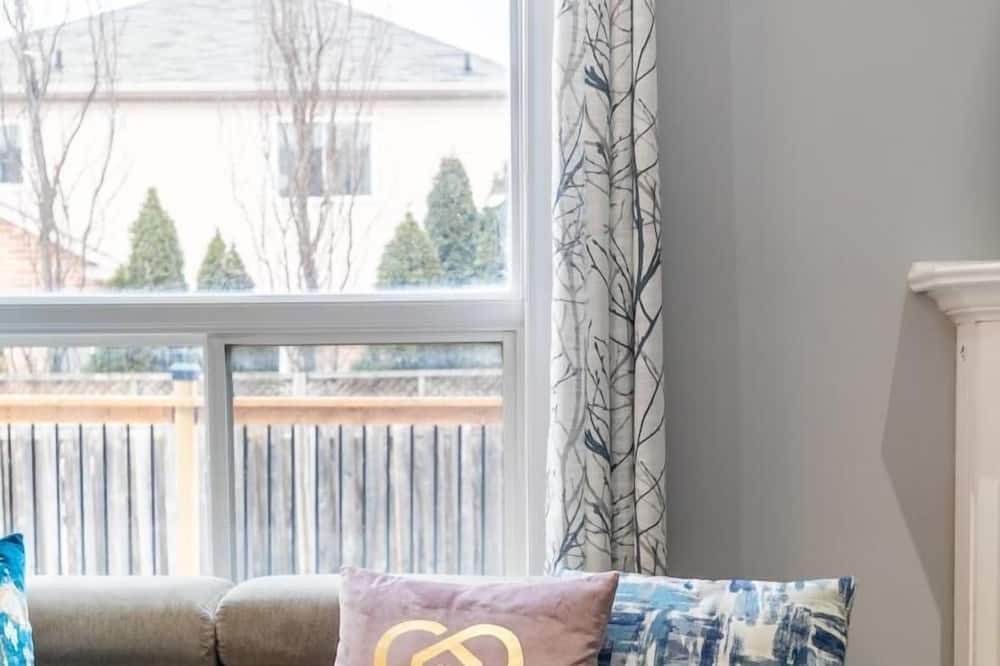 Photo of Livingroom in Stoney Creek