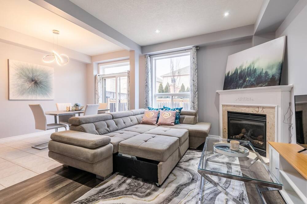 Photo of Livingroom in Stoney Creek