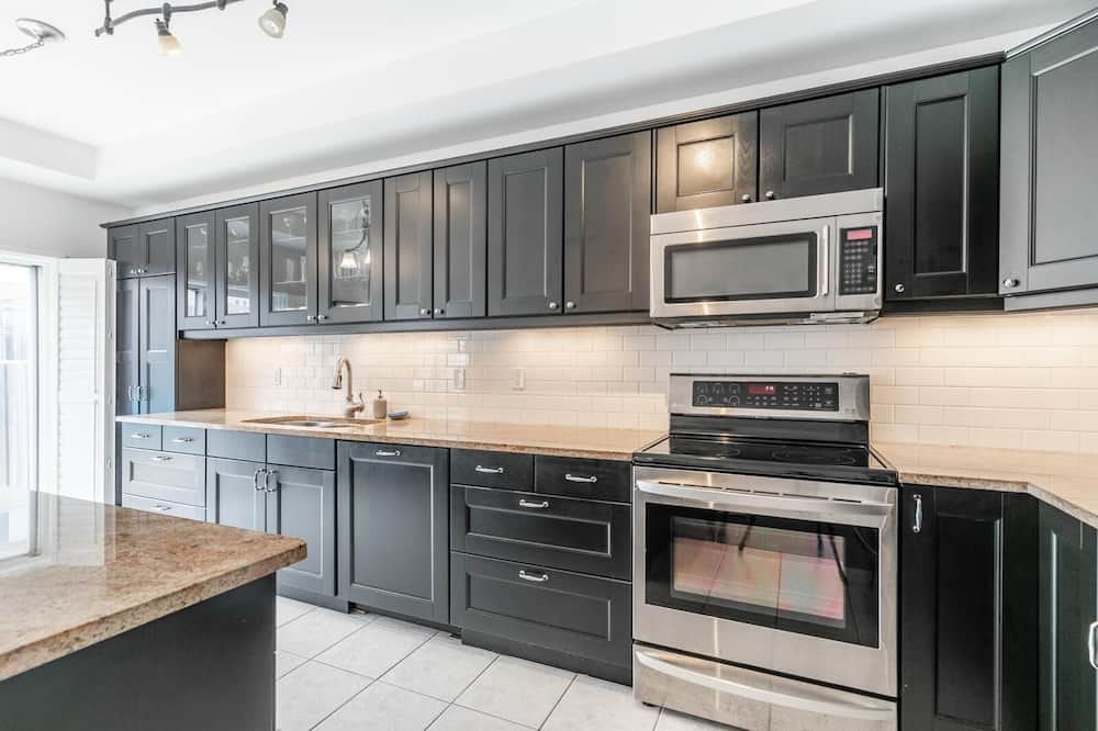 Photo of Kitchen in Stoney Creek
