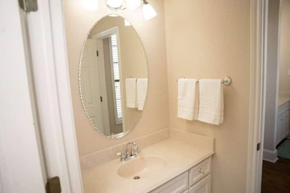 Photo of Bathroom in Era