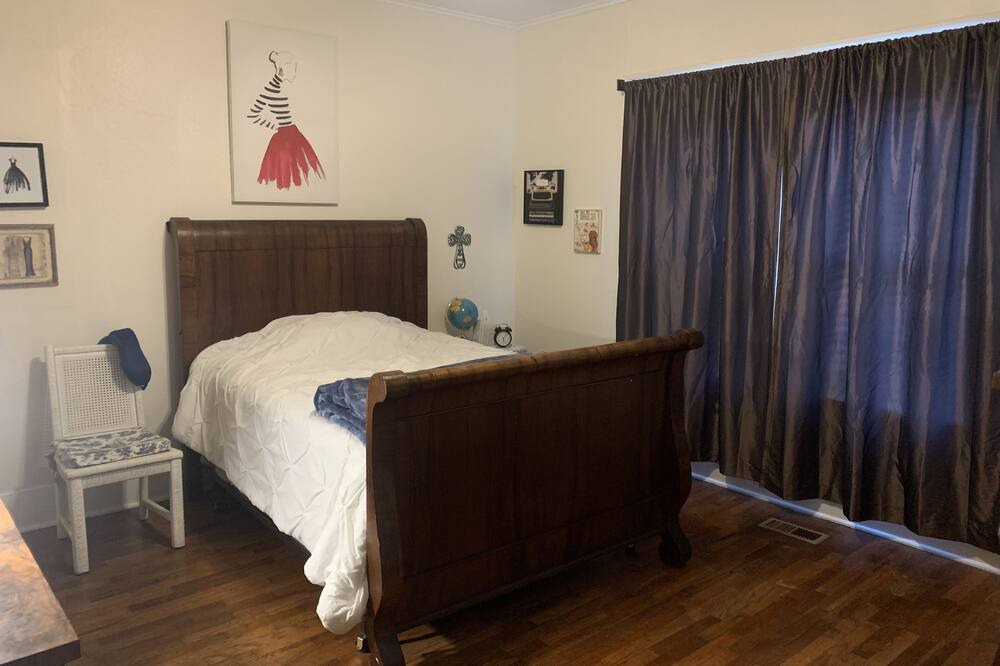 Photo of Bedroom in Batesville