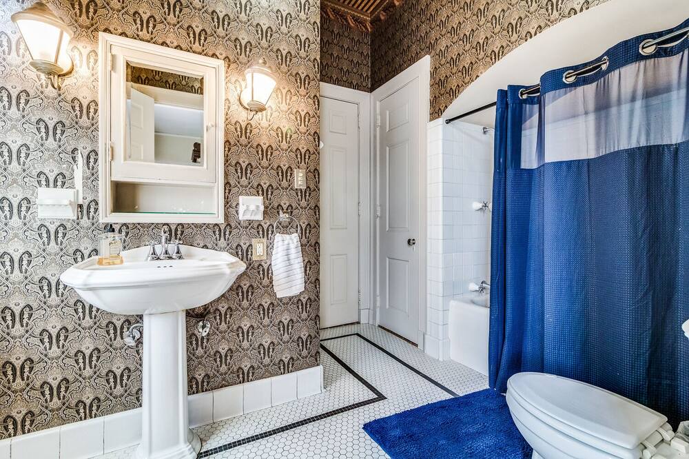 Photo of Bathroom in New Iberia