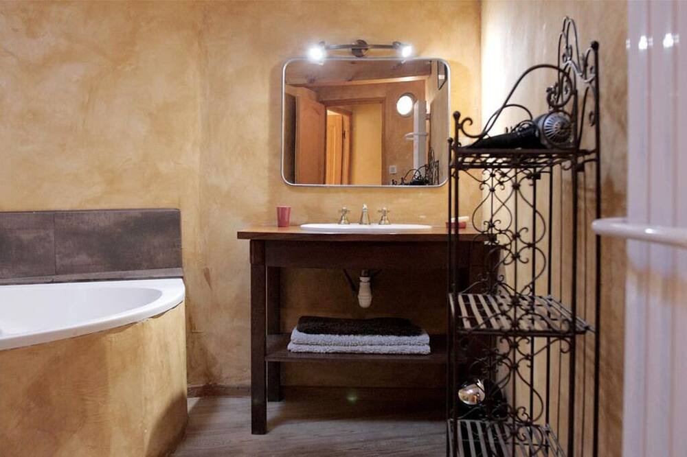 Photo of Bathroom in Lagrasse