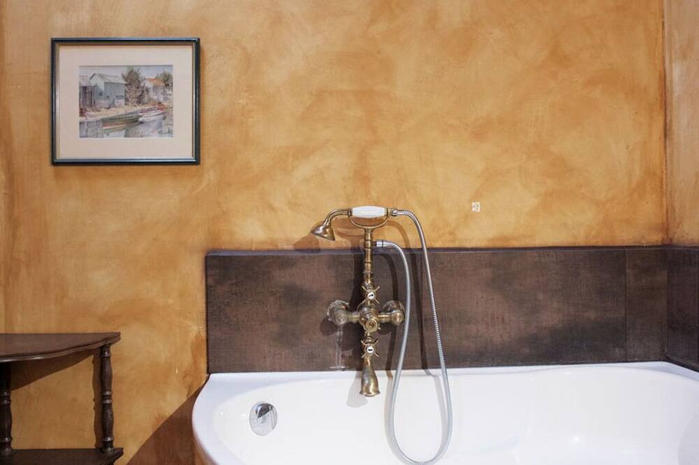 Photo of Bathroom in Lagrasse
