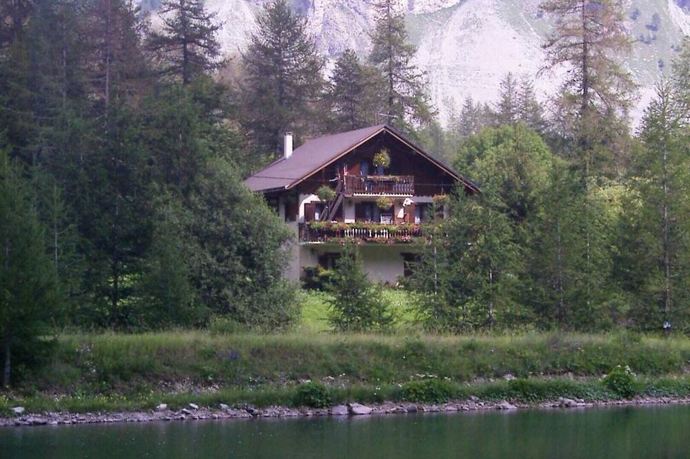 Photo of Outdoor in Esteng