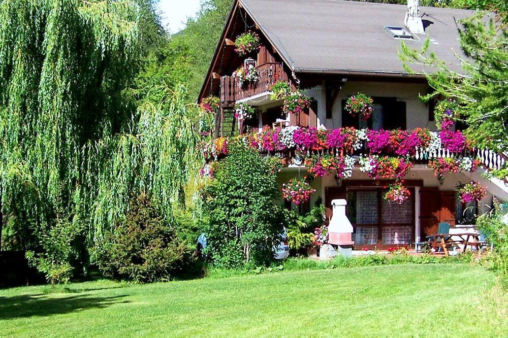 Photo of Outdoor in Esteng