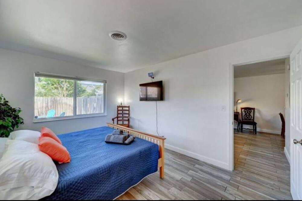 Photo of Bedroom in Garden Isles