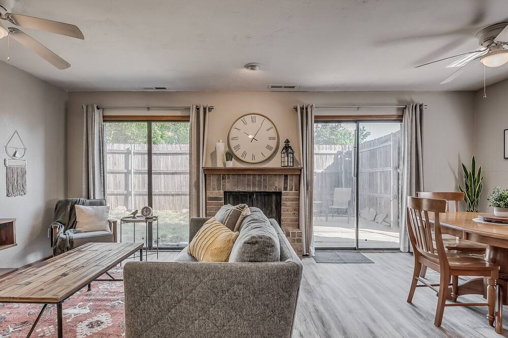 Photo of Livingroom in Central Oklahoma City