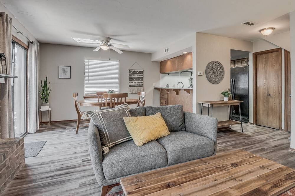 Photo of Livingroom in Central Oklahoma City