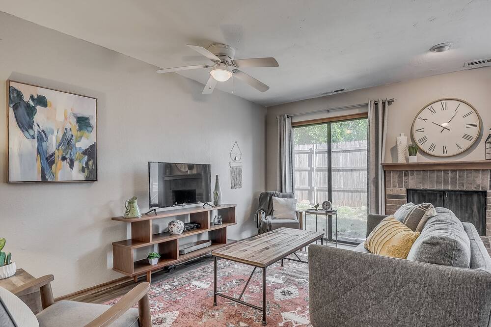 Photo of Livingroom in Central Oklahoma City