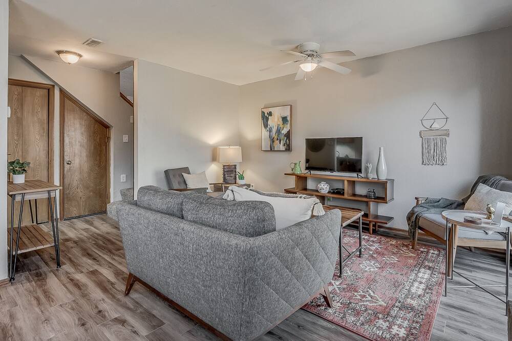 Photo of Livingroom in Central Oklahoma City