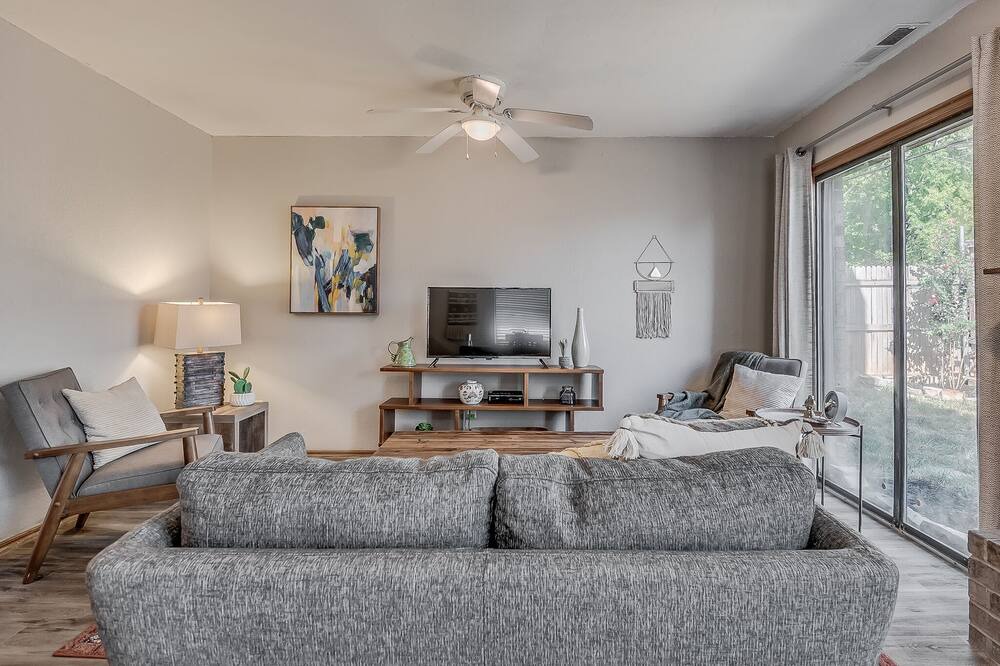 Photo of Livingroom in Central Oklahoma City