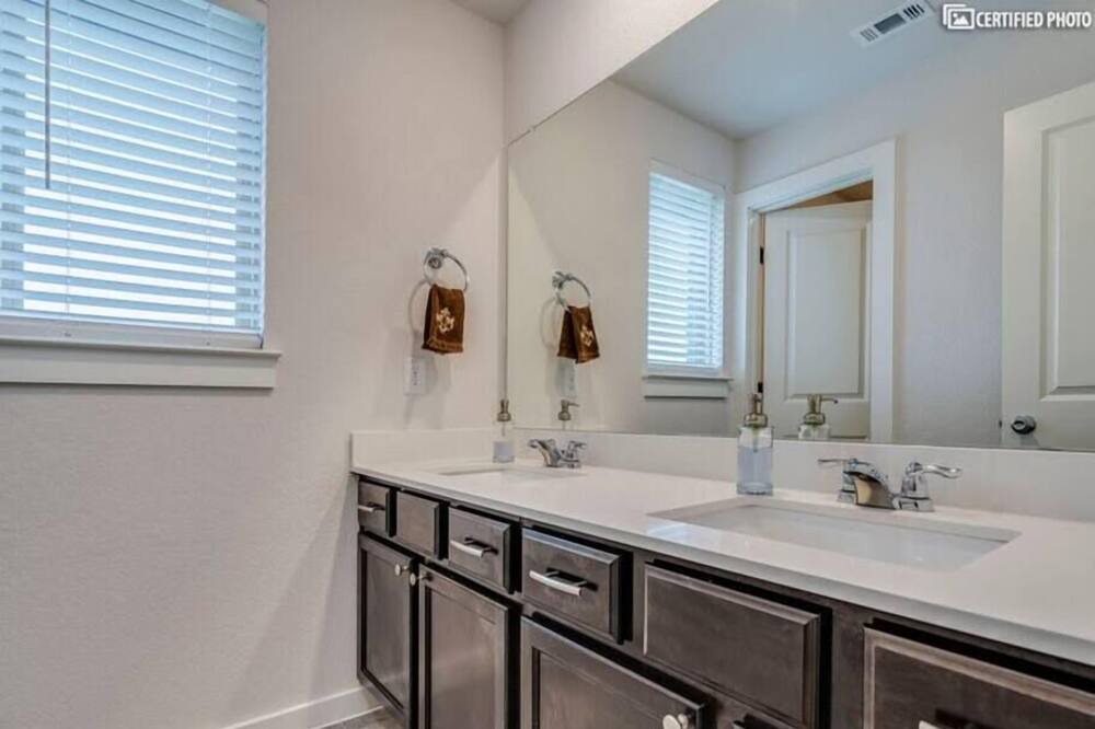 Photo of Bathroom in Hutto
