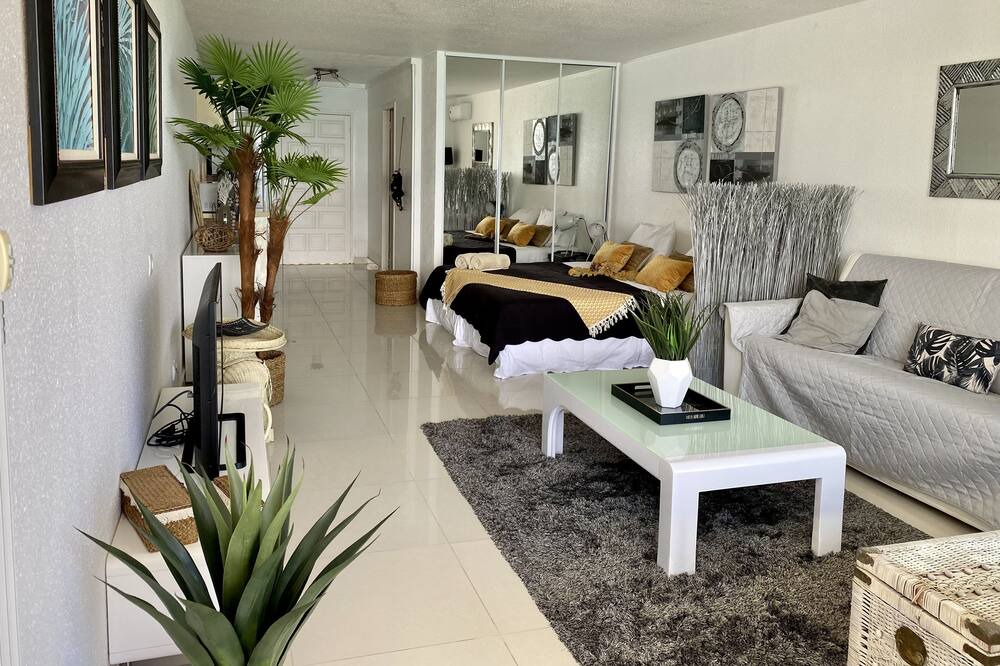 Photo of Livingroom in Orient Bay