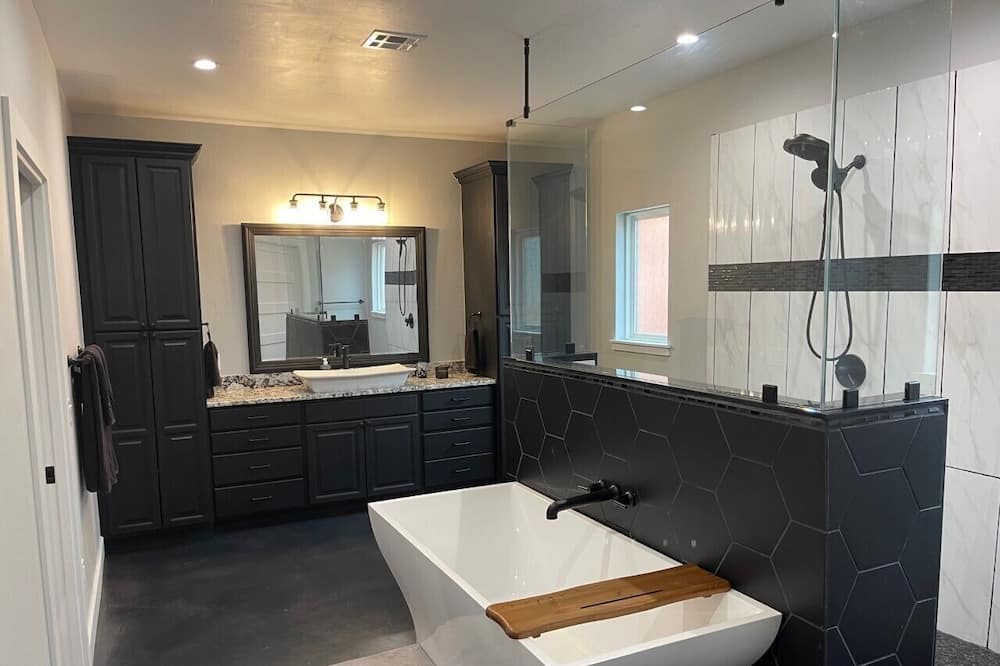 Photo of Bathroom in Choctaw