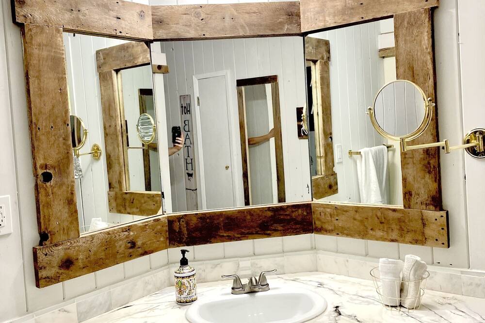 Photo of Bathroom in Gimli
