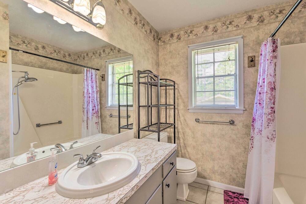 Photo of Bathroom in Enterprise