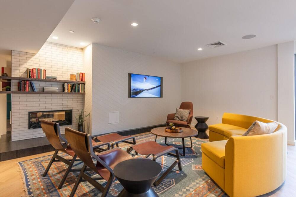 Photo of Livingroom in Newtonville
