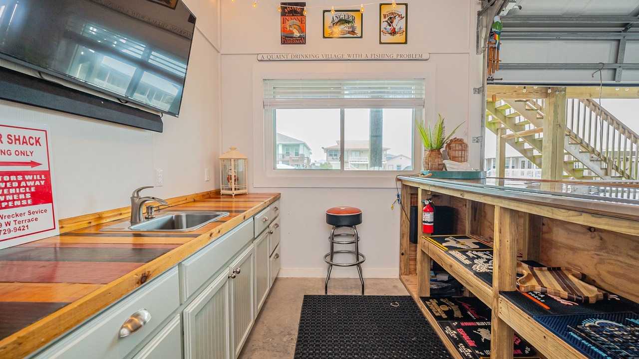 Photo of Kitchen in City-by-the Sea