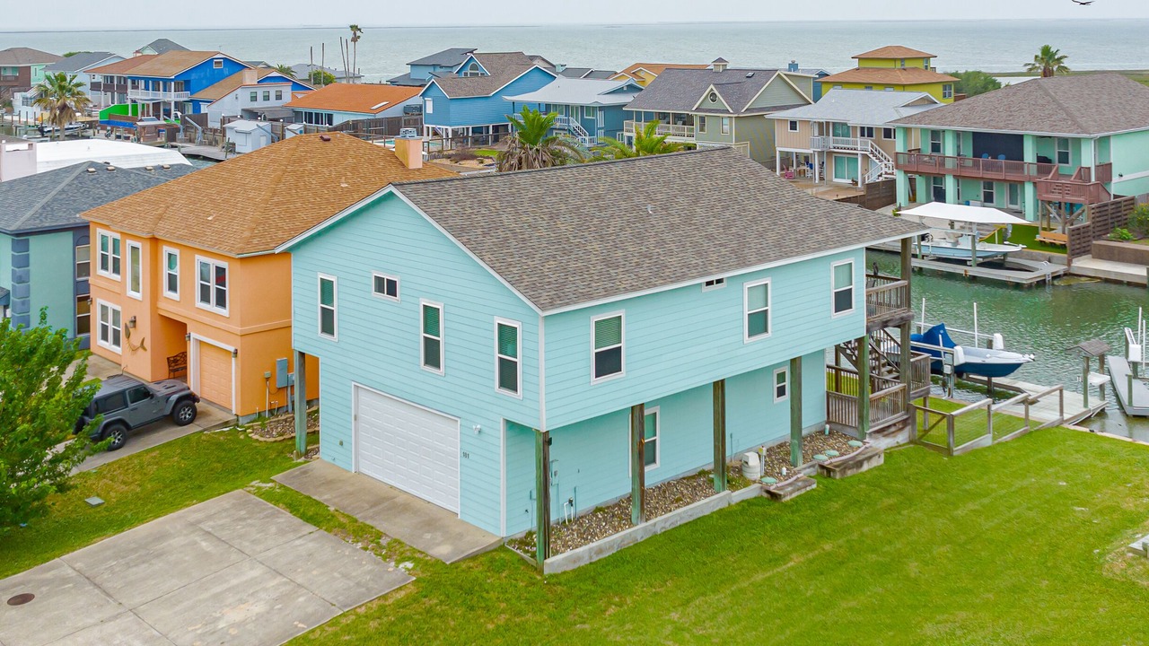 Photo of Outdoor in City-by-the Sea