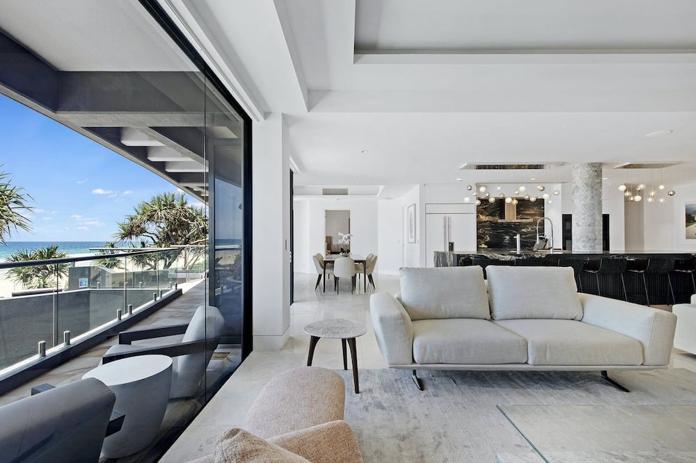 Photo of Livingroom in Main Beach