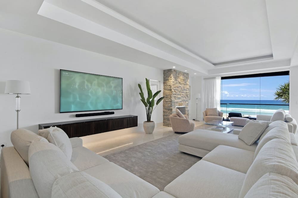 Photo of Livingroom in Main Beach